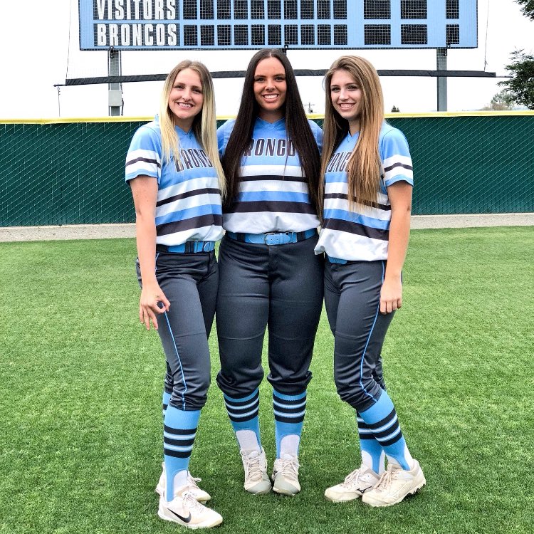 Tomorrow night we have TWO senior nights at HOME ⚾️💙

Baseball plays at 6:30 pm against Clovis West 
Softball plays at 6:30 pm against Clovis High 

Senior ceremony will start around 6!! Be there and be loud Broncos 🐴#GoBroncos
