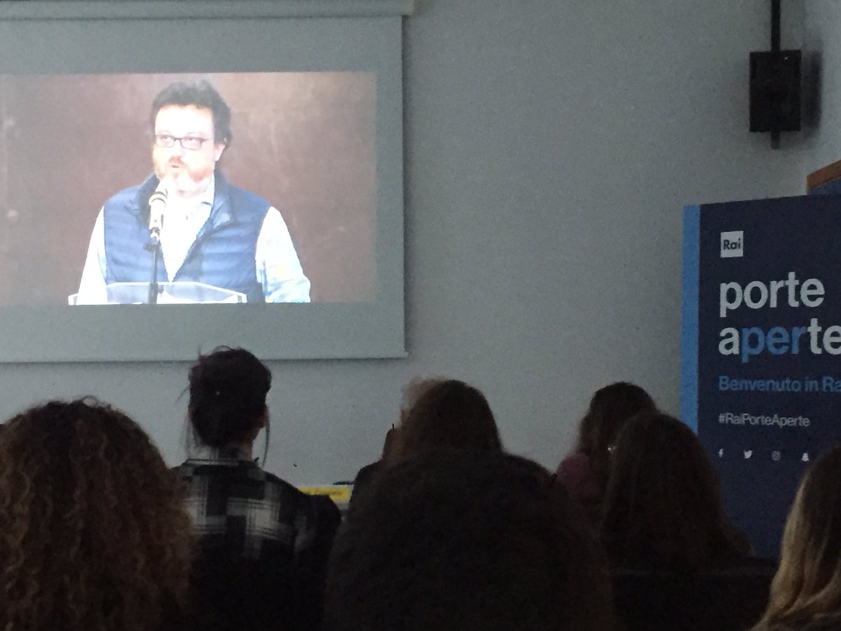 GiuliaDS83's tweet photo. Anche la @TgrMolise con gli studenti del liceo Galanti #Campobasso  collegata in streaming con Università La Sapienza per proiezione fiction Rai #AldoMoro #IlProfessore https://t.co/O8OzFzTB7N