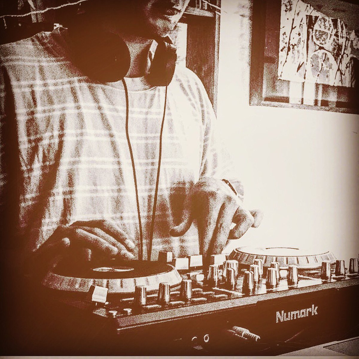 NomadSorella's tweet photo. This guy!! This guy is playing tonight!! Whoop! #DjMatik ... fancy some #Funk or #Soul or #Electronica? Head down to The Yard from 7pm. #CocktailOClock https://t.co/2xiA7jPc4o