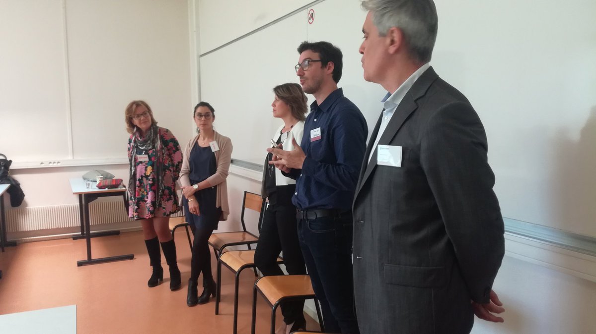 SocialSellingF's tweet photo. En salle 219, @pellerin_vero @MarieLaygue @ThomasPerron @EmbelysCoaching et @BeeMyBees nous expliquent comment alimenter le social Selling pour in marketer. #SocialSellingForum #socialselling https://t.co/6WsxDFo7kW