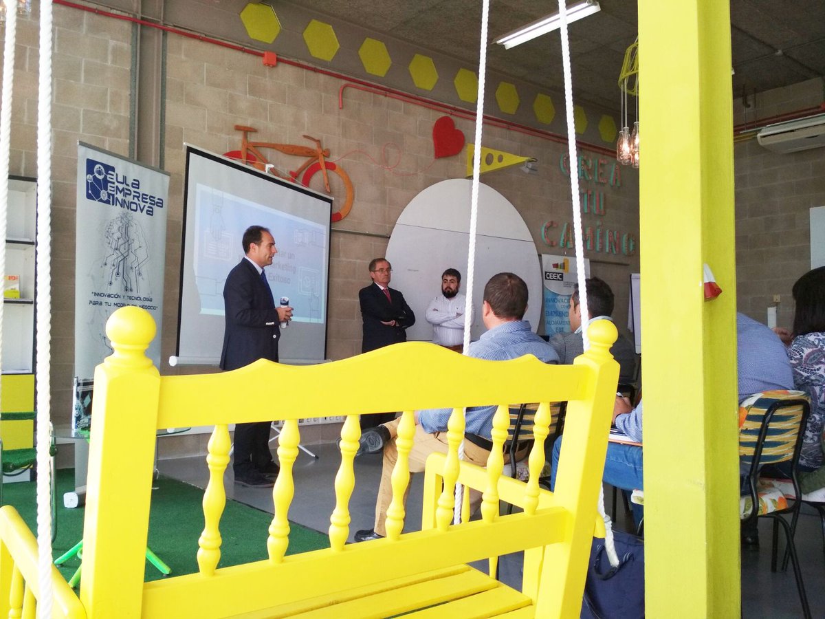 CEEICT's tweet photo. 📣¡Damos comienzo a la XVII Edición de @AulaEmpresaCt! 📣 Una vez más @adlecartagenaes y @Ceeict aúnan fuerzas en beneficio de #emprendedores y #empresarios. Hoy @dosfarma nos enseña a diseñar un plan de #MktDigital exitoso 💹 https://t.co/7DNydEfQ38