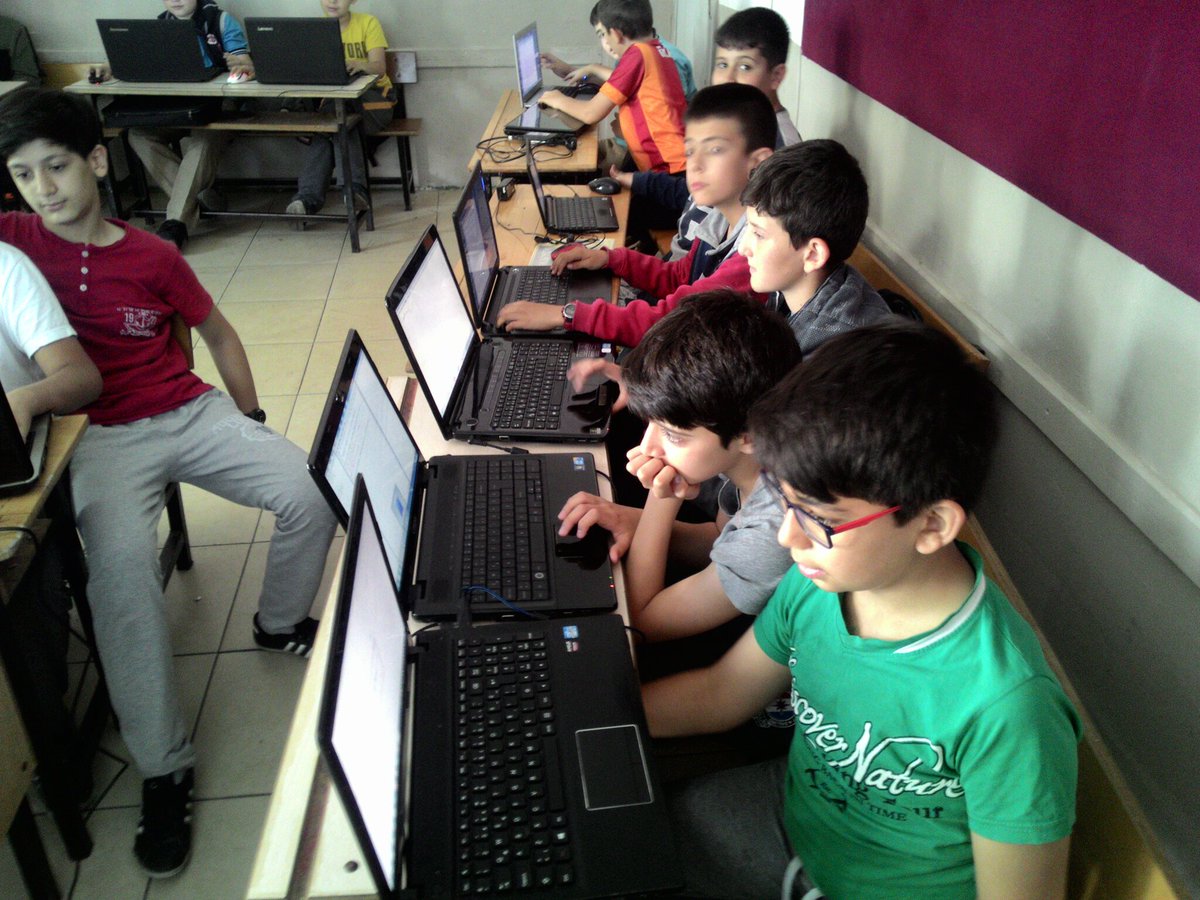 <a href="/KodlaKonya/">KodlaKonya</a> kapsamında Hazım Uluşahin İmam Hatip Ortaokulu öğrencilerimiz kendi python fonksiyonlarını yazıp çalıştırabilmek için yarışıyor. Ödül sticker tabi ki 😄😄