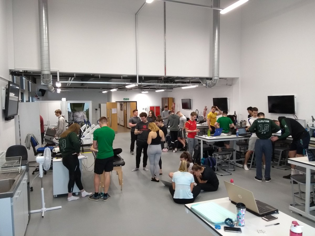 pete_dorrington's tweet image. Really enjoyed observing @LMasonSU in action during her year 2 lecture on body composition. Great lecturing! #interactiveteaching