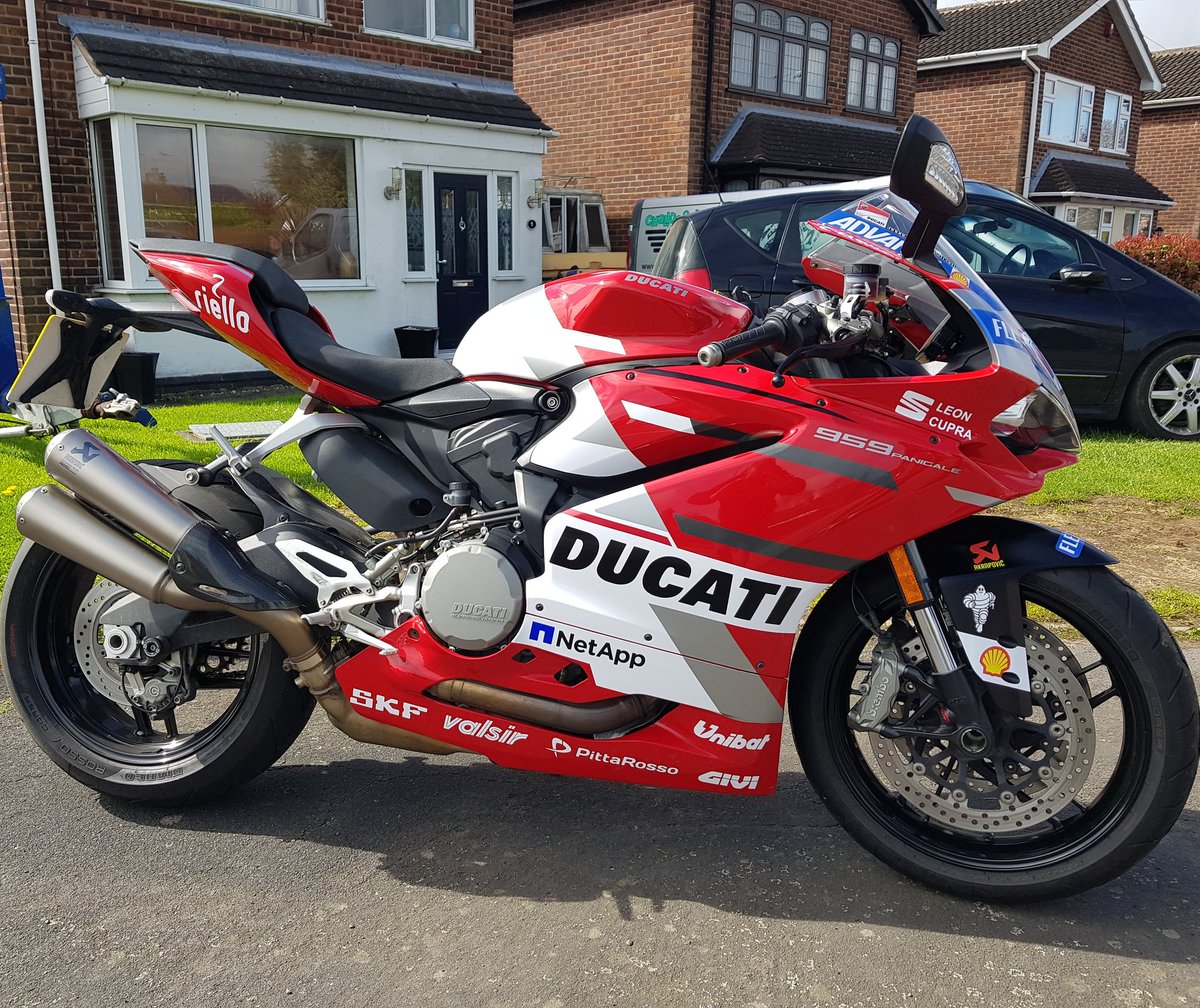 chalkiesDecals's tweet photo. @AndreaDovizioso replica finished on this once plain red panigale 959, and a happy customer heading back home https://t.co/wJ48eX10K1