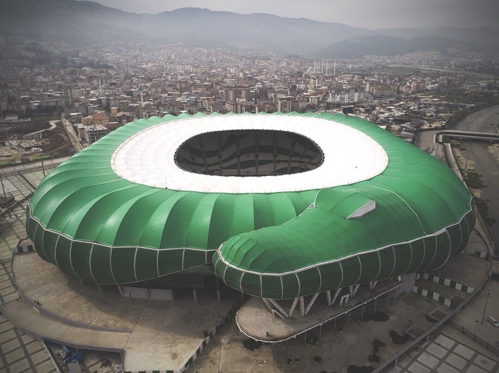 الملعب الجديد لمجمع الرستاق!!!
أقصد ملعب نادي بورصا سبور الجديد..تمساح أرينا
غويت ف الملعب بسبب تشابه التصميم🙄