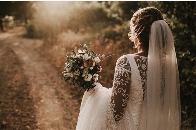 Felicidades a nuestra novia Vanesa por su reciente boda.  Preciosa fotografía de @ivosousaphotography