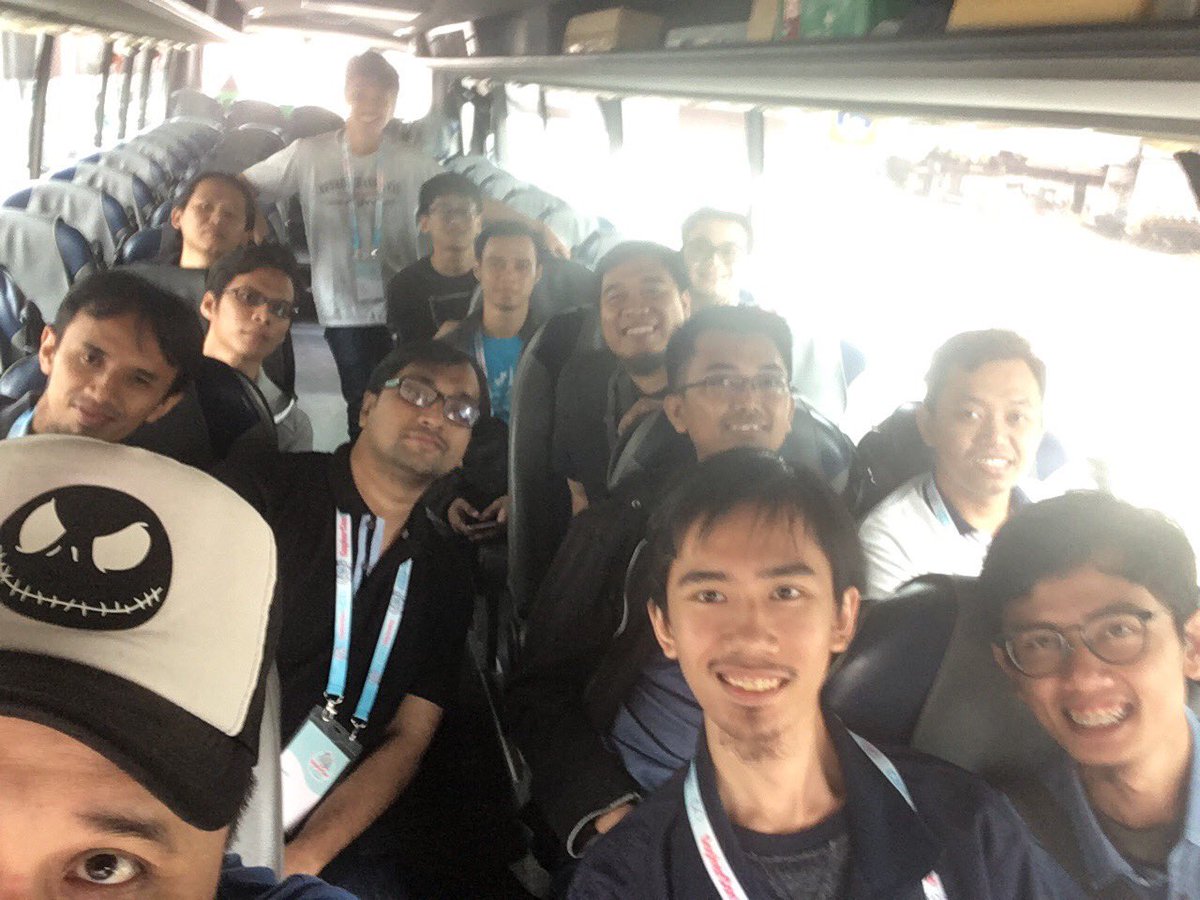 sausheong's tweet image. The #GopherConSG Muslim contingent on the way to Sultan Mosque #golang