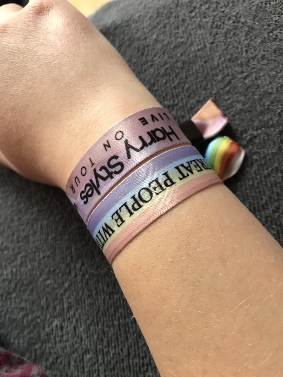ShariSchwaller's tweet photo. HARRY STYLES GIVEAWAY 
The rest of the TREAT PEOPLE WITH KINDNESS WRISTBANDS!! 
RT and turn notifications on! I choose some winners next week https://t.co/YKSISoaE60