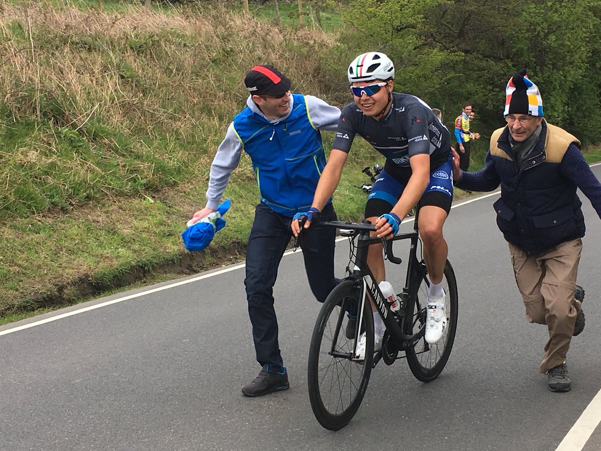 richardbramhall's tweet image. What a difference a year makes @Harrytanfield94 @CanyonEisberg @letouryorkshire In 2017 #TDY needed a push from two clowns (1 me, 1 my dad) and in 2018 showed the world how to win #takeabow #havethat #leadersjersey #yorkshire