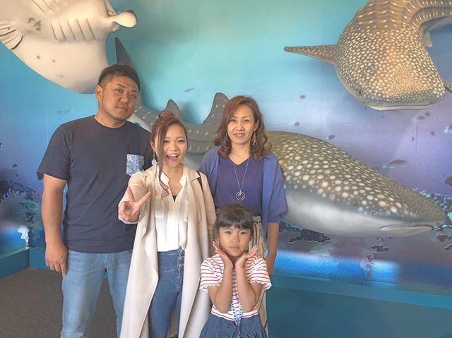 NczSh's tweet photo. 海遊館🐟🐠🐬💓
#海遊館#大阪#家族写真#すごい楽しそうに写った#実際すごい楽しかった#水族館#ジンベイザメ#中国人と韓国人が異常なほどいた https://t.co/GvLbNJEsDb https://t.co/dBZlcvBXL5