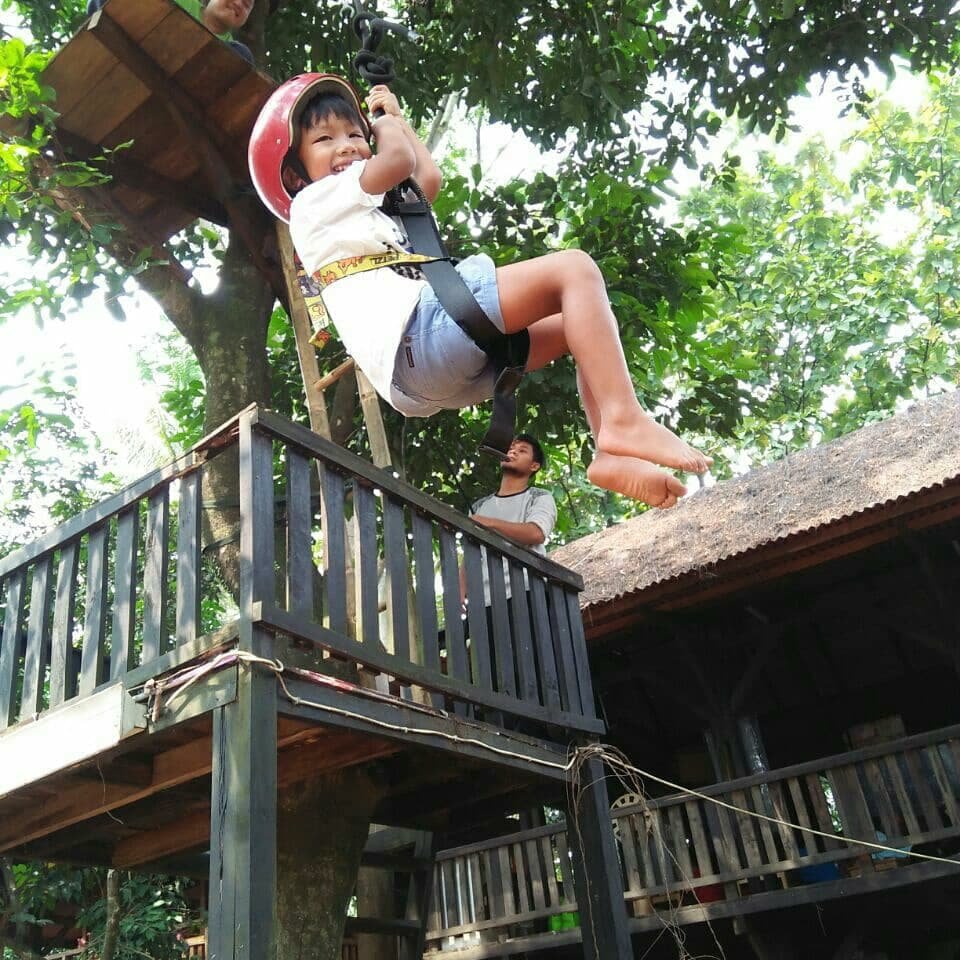SAICibinong's tweet photo. Outbound rappeling TK SAI Cibinong.
Ada yang sangat bersemangat sehingga tidak sabar ingin segera outbound.
Ada pula yang menangis karena takut, tapi ketika sudah mencoba, senyum tersungging di wajahnya.

#outbound #TK #sekolahalamindonesiacibinong #ImanIhsan https://t.co/TSiZ92fIz7