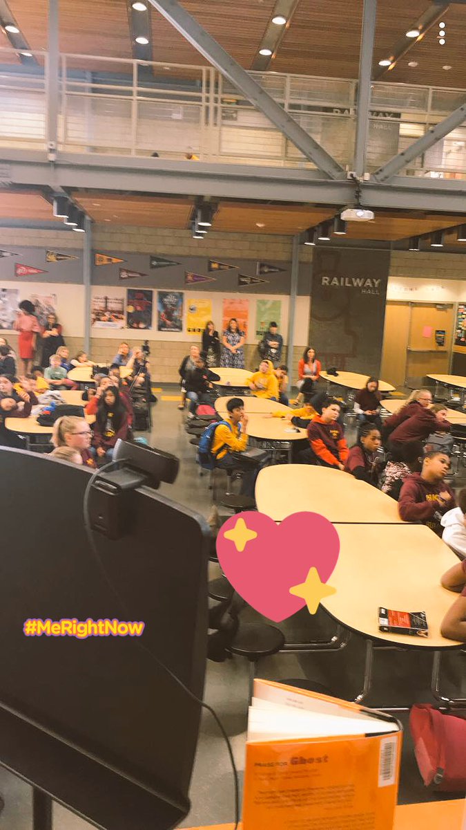 Lincoln High School Library📖❤️ c/o Kristin Sierra tweet media