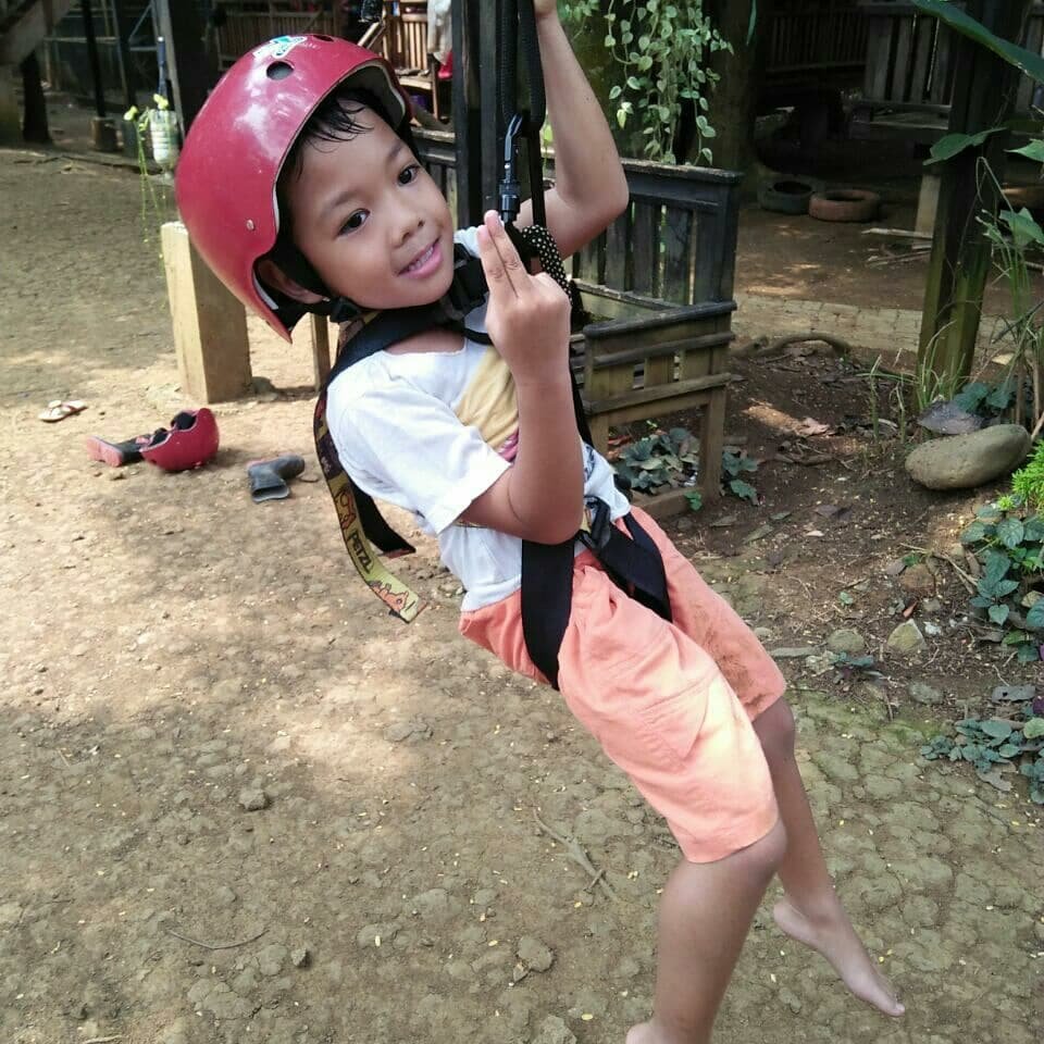 SAICibinong's tweet photo. Outbound rappeling TK SAI Cibinong.
Ada yang sangat bersemangat sehingga tidak sabar ingin segera outbound.
Ada pula yang menangis karena takut, tapi ketika sudah mencoba, senyum tersungging di wajahnya.

#outbound #TK #sekolahalamindonesiacibinong #ImanIhsan https://t.co/TSiZ92fIz7