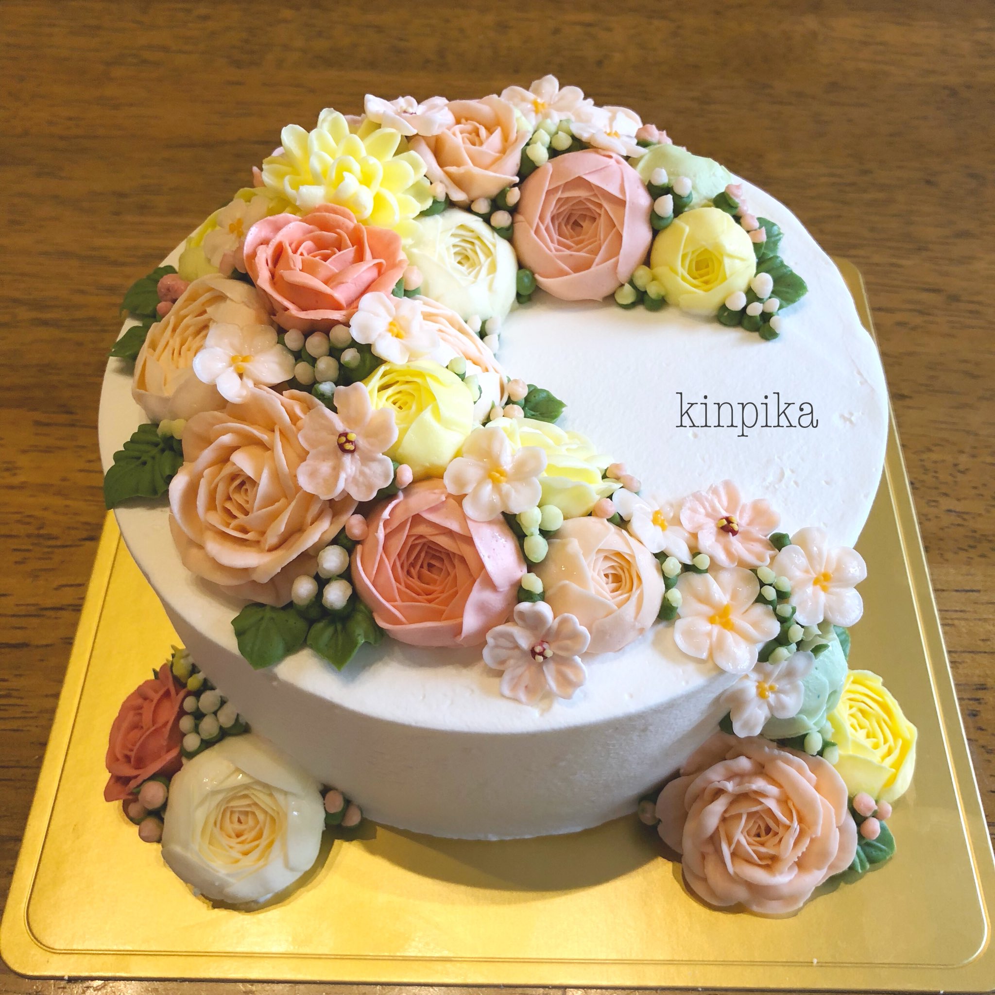 きん Miyajima Pa Twitter 結婚記念日のお祝いに 華やかでボリュームのあるフラワーケーキ 春らしい暖色系でお作りしました 奥様への感謝のメッセージがとても素敵で 温かい気持ちになりました フラワーケーキ 安曇野 T Co Uunzcrdvq8 Twitter