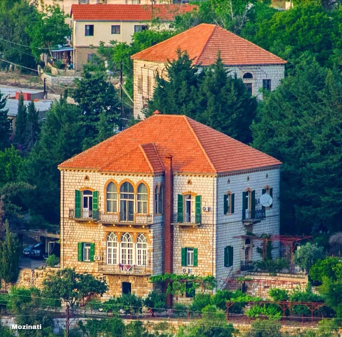 MeetLebanon's tweet image. TGIF!!! Now be good and let’s go n live in this house 🏡 mich ghalat eh? thanks @mozinati for sharing 🇱🇧#meetlebanon #beitchabeb #architecture #architecture_view #architecturelovers #oldbuilding #oldhouse #houses_ofthe_world #worldtrip #travel #travelblogger #travelphotography