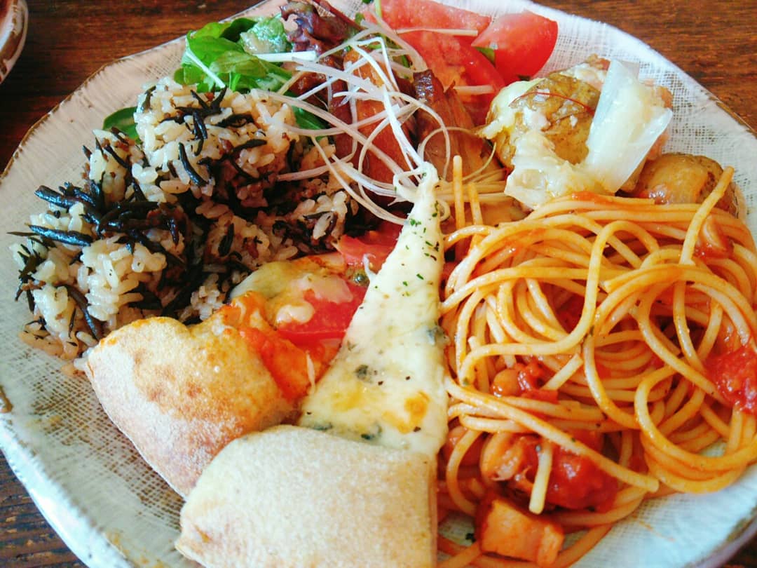 c_c_iidaya's tweet photo. TORIDE１周鯉のぼりサイクリングのランチは“hako cafe”さんでビュッフェ🍴
久しぶりのhako cafeランチはとても美味しかった😋
欲張って全部乗せしちゃったww
#茨城
#取手市
#戸頭
#hakocafe
#美味しい
#ビュッフェ
#ランチ
#lunch
#ほどよく絶妙とりで 
#サイクリング
#cycling
#cyclist 
#鯉のぼり https://t.co/gGo8k6NmuH