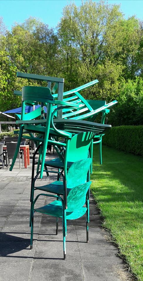 Er wordt samen met een kunstenares hard gewerkt binnen onze leer- en werkplek de Drifter aan de kunstroute 'De kunst kan de boom in!' We vertellen snel meer! #kunstroute <a href="/LF2018/">Castello</a> #dagbesteding #wandelen #Friesland #SintNicolaasga