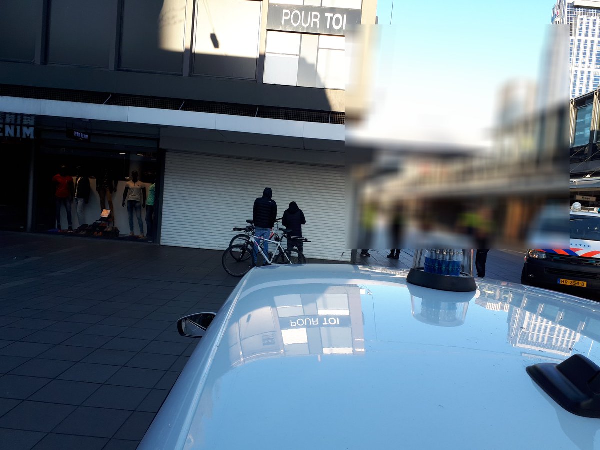 BasMunne's tweet photo. 2 Vervelende gasten vielen man lastig. Die was echter ook vervelend. 2 mannen hadden ea gefilmd. Film gewist en mannen weg gestuurd. #Uitloop #horeca https://t.co/wxA3tggDBB