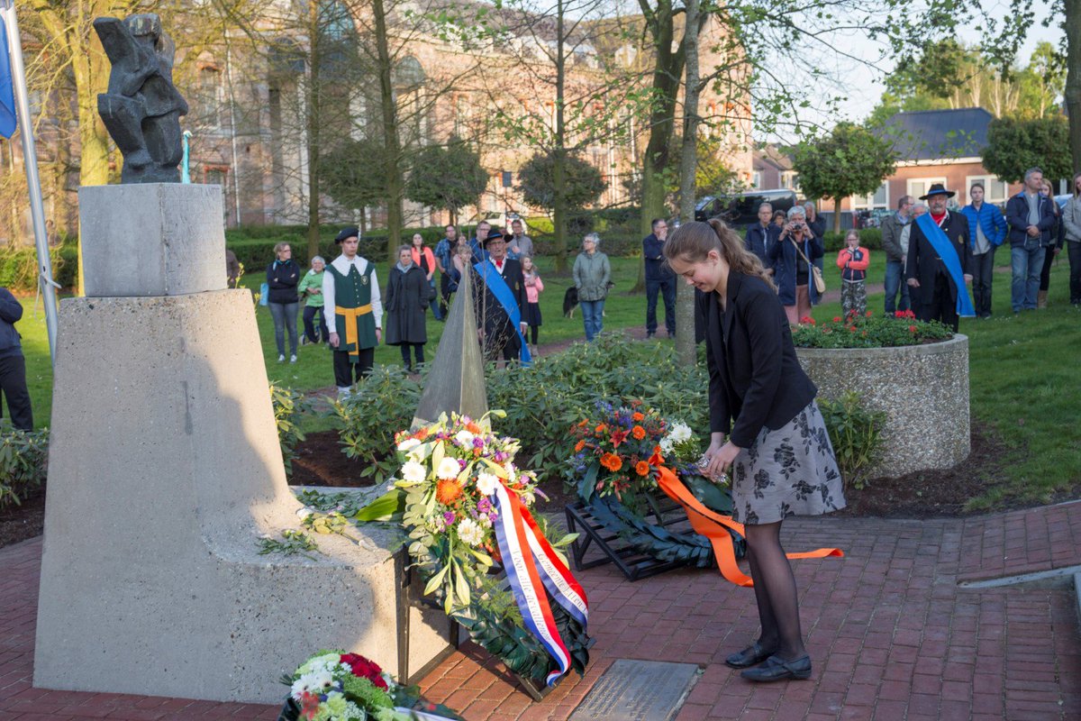 Vrijdag 4 mei is ook in Etten-Leur de Dodenherdenking. De herdenking begint om 19.15 uur in het Trouwkerkje aan het Van Bergenplein. Vandaar gaat om 19.45 uur een stille tocht naar het gedenkteken in het Heerma van Vossplantsoen. Zie voor meer info: bit.ly/2rbmz8w