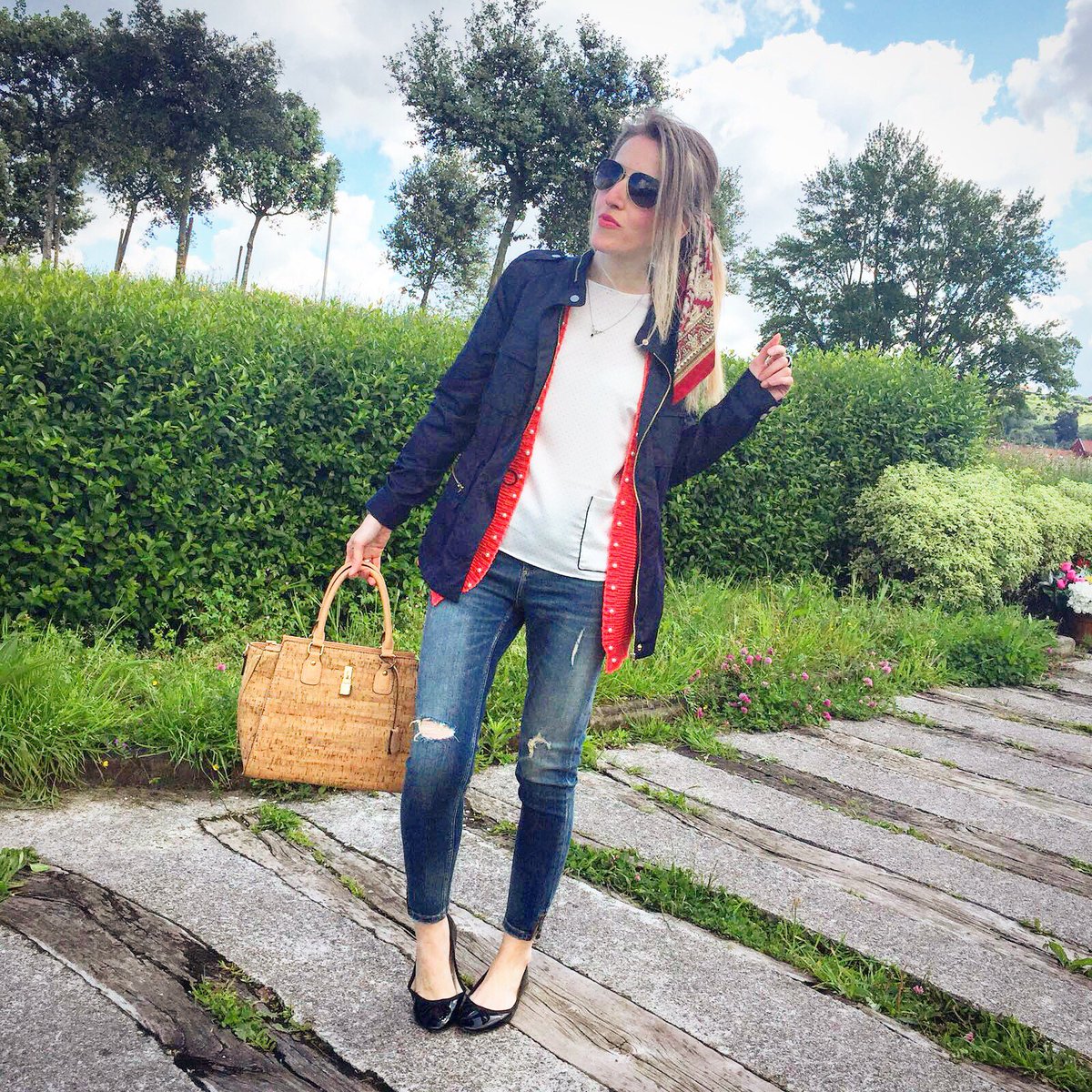 Leni_Alba's tweet photo. San Viernes y os tengo novedades tanto en mi Blog, link en mi perfil, como en @modalia 💕😊 Link en mi Facebook! Buen día 🤗💃🏼 #lenialba #blogger #streetstyle #inspiration #buenosdias #modalia #bilbao https://t.co/wx2dvjUraP