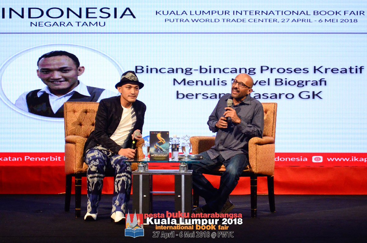 klibfmy's tweet photo. Live Update: Hari Kelapan di PBAKL 2018 di PWTC, Kuala Lumpur.
#PBAKL2018 #KLIBF2018 #klbaca2020 #caringthroughreading #bacaworld2018
#YouCanDuit #NegarakuDigital #mydigitalmaker #eRezeki #eUsahawan #HealthyGaming https://t.co/aW0cZdcUA0