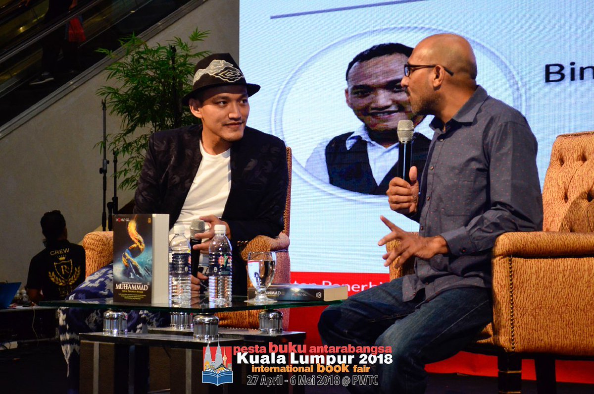 klibfmy's tweet photo. Live Update: Hari Kelapan di PBAKL 2018 di PWTC, Kuala Lumpur.
#PBAKL2018 #KLIBF2018 #klbaca2020 #caringthroughreading #bacaworld2018
#YouCanDuit #NegarakuDigital #mydigitalmaker #eRezeki #eUsahawan #HealthyGaming https://t.co/aW0cZdcUA0