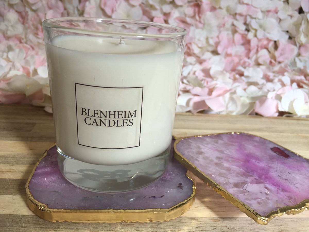 Happy Friday 💕 busy bank holiday here! What are we all up too? 
#holiday #candle #handmade #artisan #blenheimcandles #Anthropology #fauxflowers #blessed