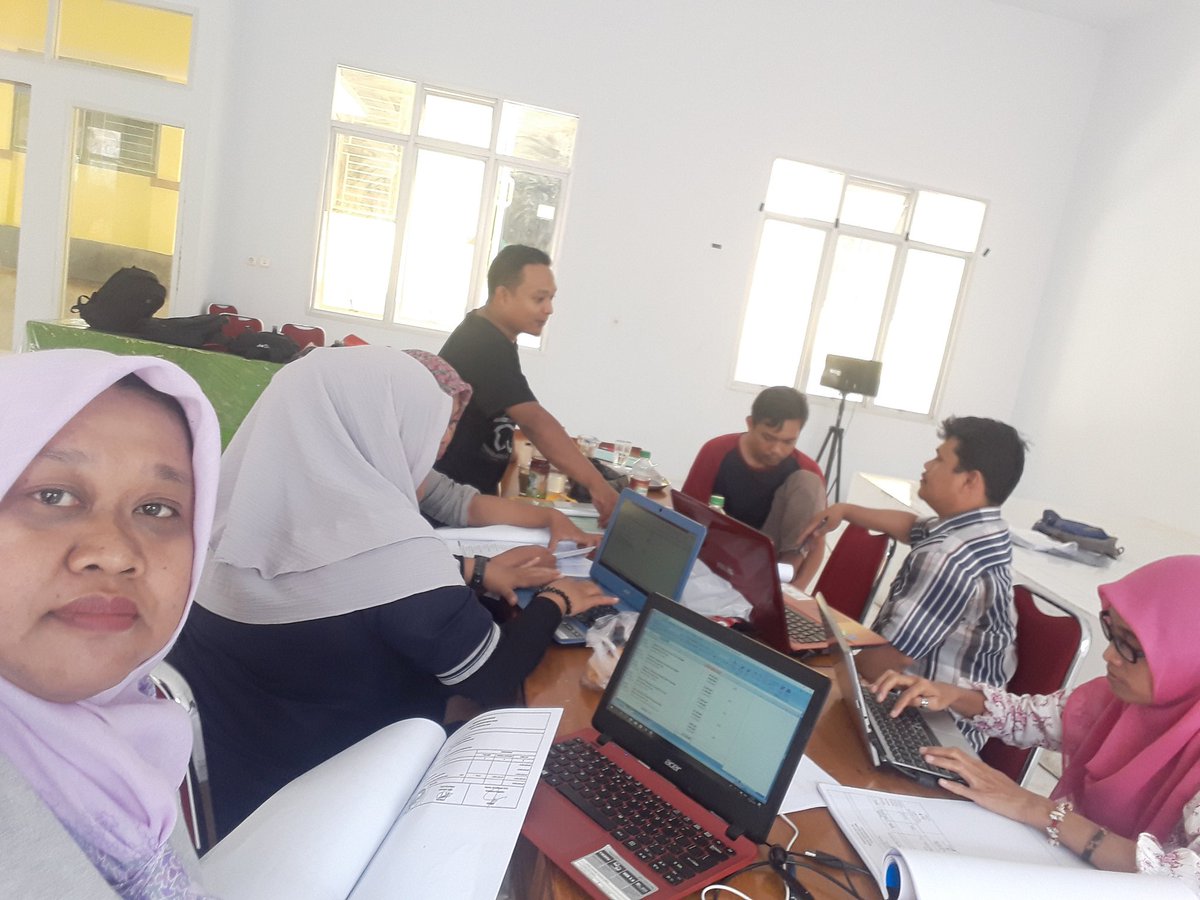#TerimaKasihPLD 
Evaluasi IDM Kec.Marioriwawo. Thanks teman teman PLD Marioriwawo yang telah bertugas menfasilitasi pengisian kusioner IDM hingga bisa selesai tepat waktu. 
<a href="/EkoSandjojo/">Eko P. Sandjojo</a> 
<a href="/jokowi/">Joko Widodo</a> 
<a href="/tppindonesia/">Pertepedesia</a> 
<a href="/P3MD_Soppeng/">P3MD_Soppeng</a> 
<a href="/Sutri12886714/">Sutri731201</a> 
@umissumi 
<a href="/NasraSulsel/">Nasra sulsel</a> 
<a href="/Eno_GTMO/">Hermanto731201</a>