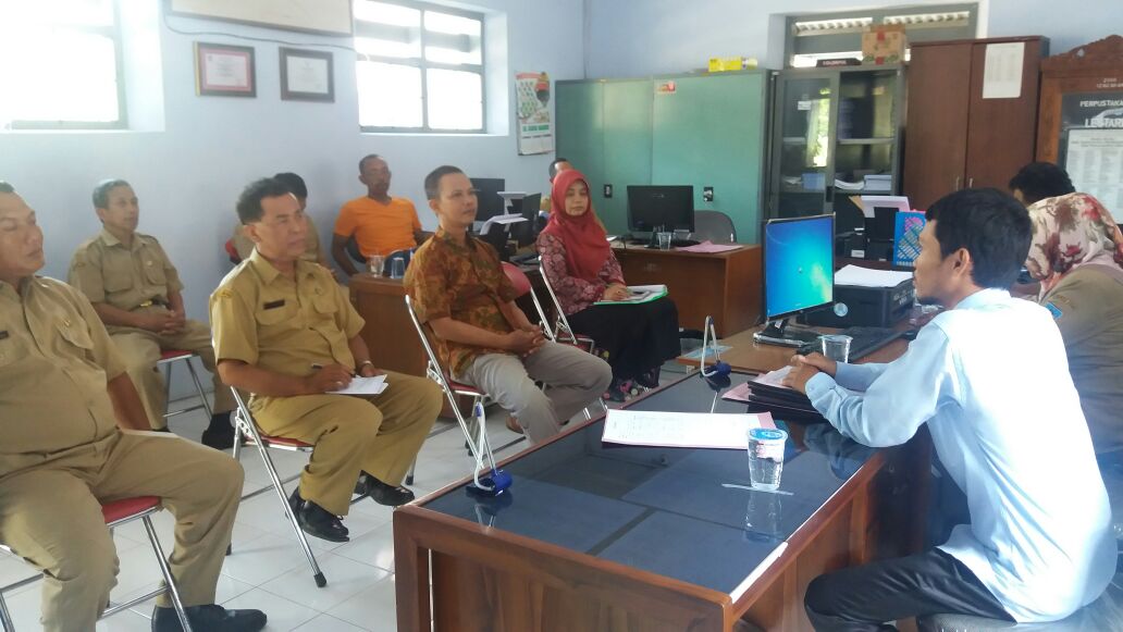 assa_sofiana's tweet photo. Musdes PKT,  pendataan RTM dan pengangguran #TerimakasihPLD #PadatKaryaTunai #ManfaatDanaDesa #SalamP3MD #DanaDesa #tppijawatimur #tppikabkediri #desatirukidul https://t.co/oaNwb9oiyX