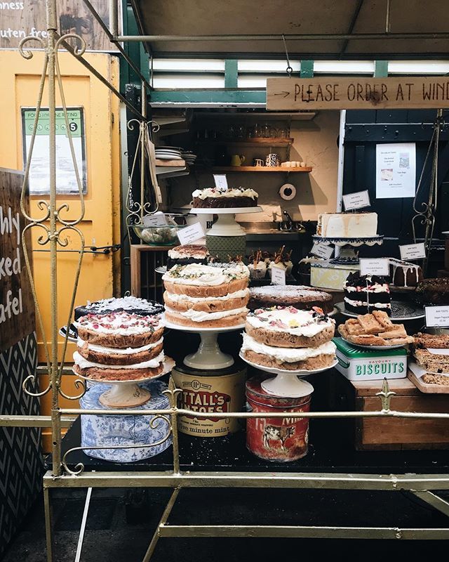 It’s Friday so it’s cake for breakfast right? Much admiration &amp; heart eyes for the amazing cake makers <a href="/ahhtoots/">Tamarind</a>. One of Bristol’s finest 👌🏼#webelieveinmaking ift.tt/2JRTKpw