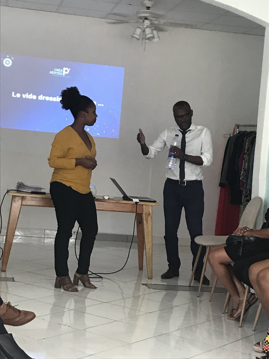 Bee_Mondroha's tweet photo. #Mayotte 
Un vide dressing solidaire, vous connaissez? 
@CPepites propose à ses stagiaires et à d’autres des tenues professionnelles à moindre coût 🤗🤗🤗! Si vous voulez donner ( particuliers ou professionnels ) —> @CPepites https://t.co/qzZgpXbWxm