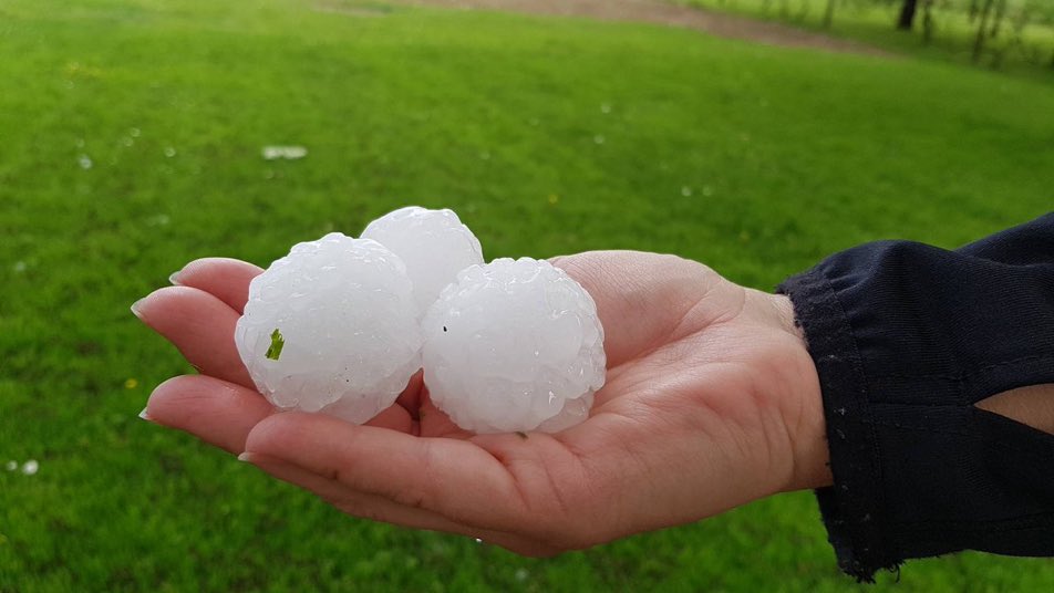 WOW.. Very large #hail in Nemčavci, in northeast #Slovenia a few days ago 2nd May.. This is pretty unusual for hail this big in the early season. #severeweather #extremeweather #supercell 
Report: Majda Lipič Prosič via @NeurjeSi