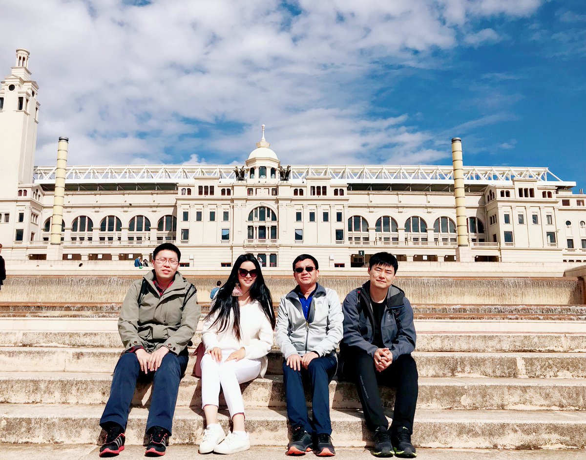 vickyeurope's tweet photo. Un buen día con amigos banqueros chinos en Barcelona!
#barcelona #bancochino #inversionchina #nuevarutadelaseda #victoriajingxiang https://t.co/1dCd18Mdxo