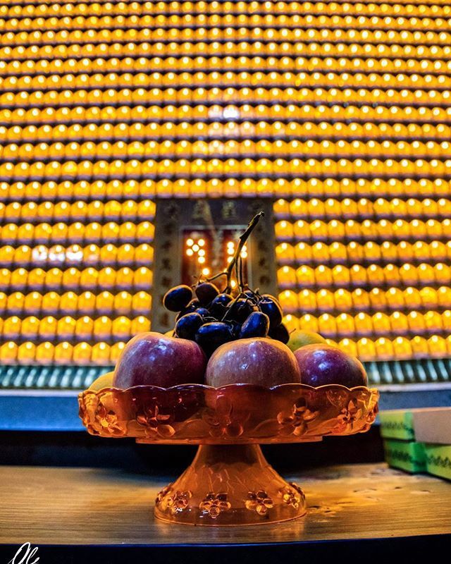 ale_cere's tweet photo. Offeringsโ
โ
A wall of lit up statues of Buddhas and simple fruit offering.โ
#taiwan #temple #WallOfLight #Canon https://t.co/Uo0WqfYVK5 https://t.co/1bQJstmSLn