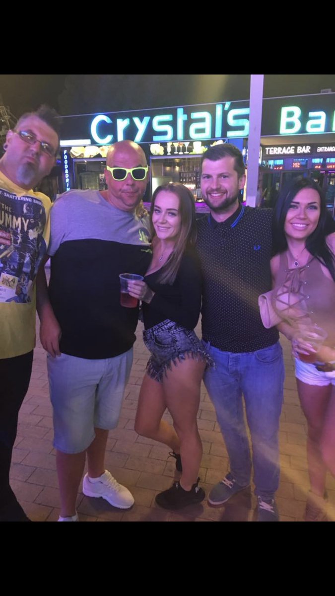 cullpaul20's tweet photo. 2 years ago since @chelsfergo came on my stag do, kinda #rayberries https://t.co/A9p40UbM1D
