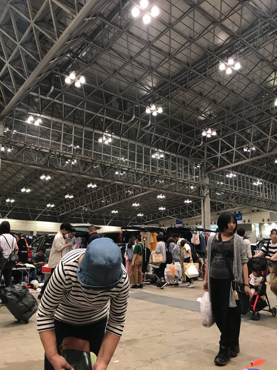 YAS0505's tweet photo. 幕張メッセにて昔のバイト��間に遭遇した https://t.co/fB5LBxnrwg