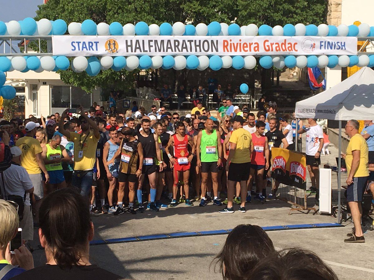TZGradac's tweet image. Prvi polumaraton u Gradcu!
Veliki broj sudionika, dobra organizacija, lijepo vrijeme, popratni  programi….sve je činilo sliku jedne uspješne manifestacije. Turistička  zajednica financijski je i logistički pomogla njenu organizaciju, a to  će zasigurno činiti i ubuduće.