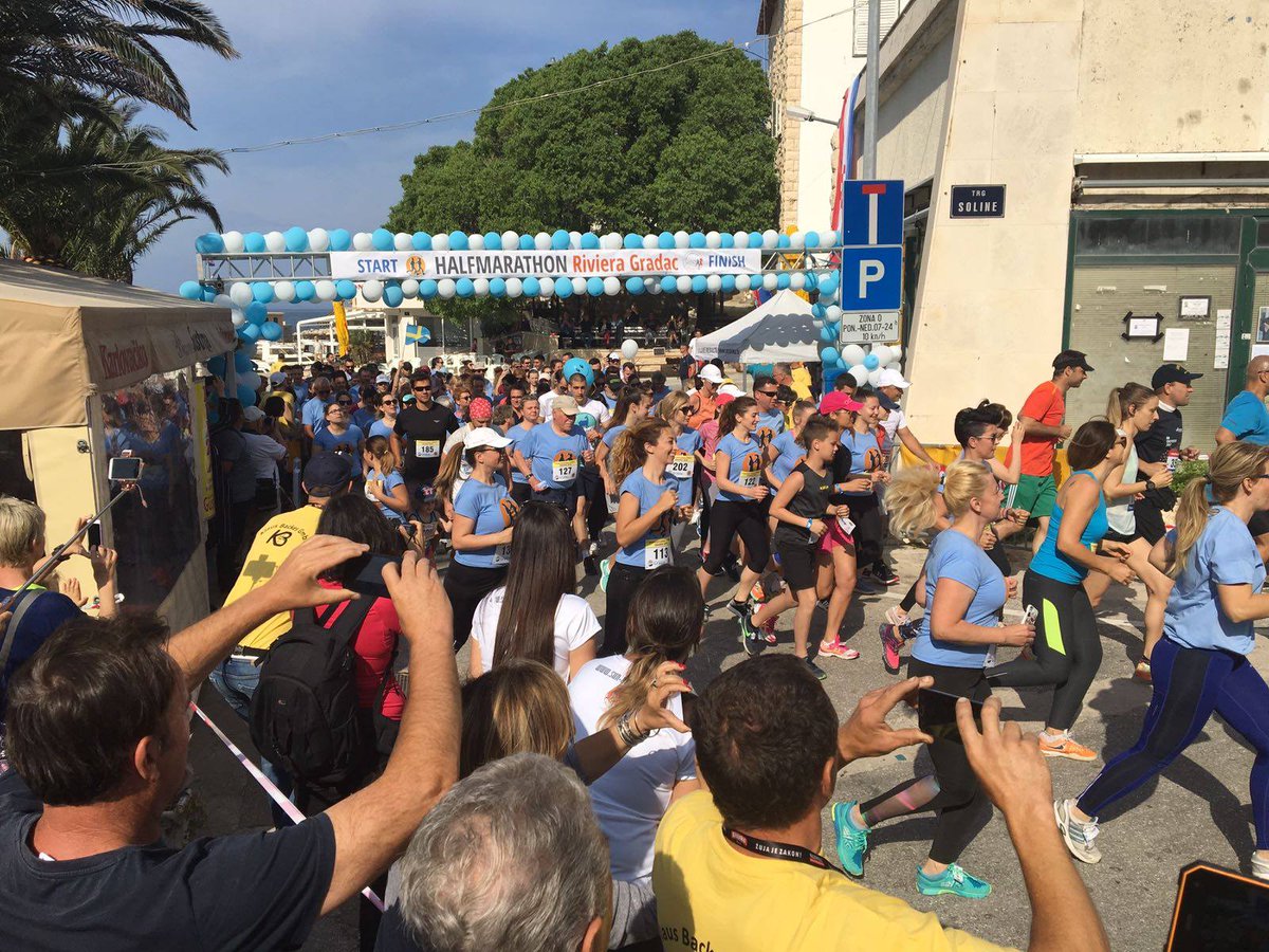 TZGradac's tweet image. Prvi polumaraton u Gradcu!
Veliki broj sudionika, dobra organizacija, lijepo vrijeme, popratni  programi….sve je činilo sliku jedne uspješne manifestacije. Turistička  zajednica financijski je i logistički pomogla njenu organizaciju, a to  će zasigurno činiti i ubuduće.