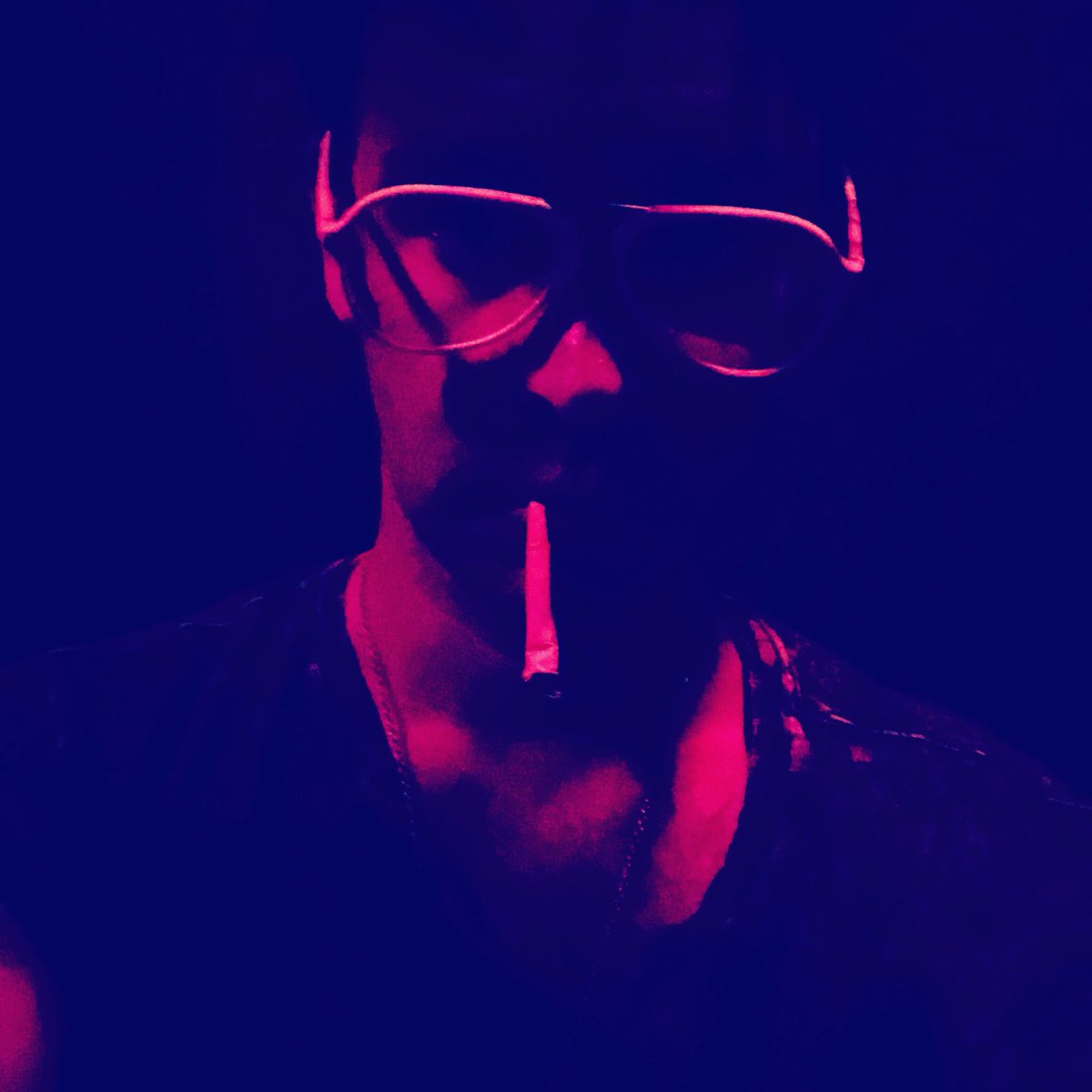 AsafSandhaus's tweet photo. CAMPARI SELFIE https://t.co/KxFBSJayyC