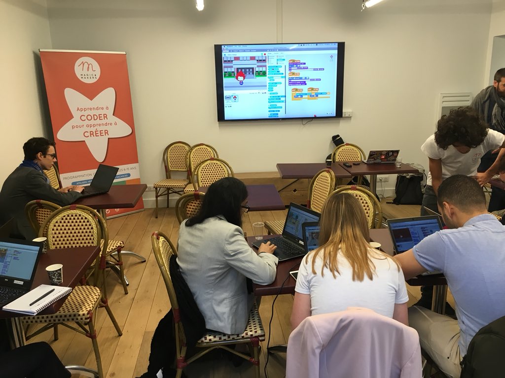 JML137's tweet photo. Les consultants @oresys apprennent à coder avec @MagicMakersAt sur #scratch, les adultes aussi s’amusent ;) https://t.co/gl9ZpaZE4B