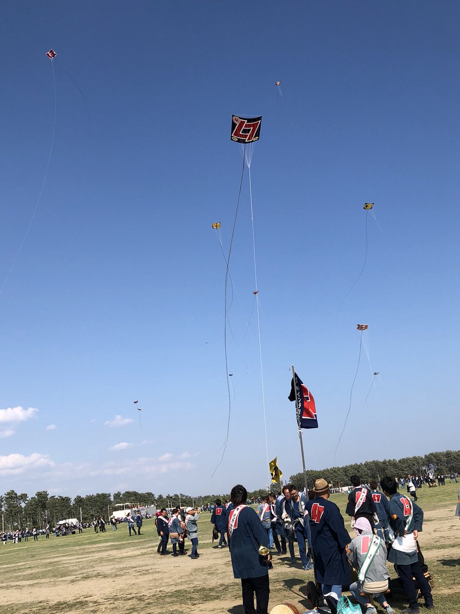 tyupon's tweet photo. ふと思い立って浜松に来たところ、浜松まつりなるものに遭遇。

端午の節句に初子を祝って凧を揚げる風習から、まつりに発展したとのこと。行政が管理しているまつりなだけに、ドローン撮影解禁して、情報��信した方が観��的な訴求が強まり、人がより集まるだろうし、新しい文化生まれそう。 https://t.co/mgTdjh1hGW