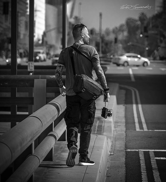 Visual_Griot's tweet image. My friend @unworld aka #shadowmaster / #shadowshunter in search of composition 🙌.
.
.
.
.
.
.
.
#catchclick_bnw  #bnw_planet_2018 #bnw_rose #bnw_portrait #nikonnofilter #magnumphotos70 #bnwsouls #bnw_of_our_world #pocket_bnw
#streetportrait #nikkor #… ift.tt/2wcInGv