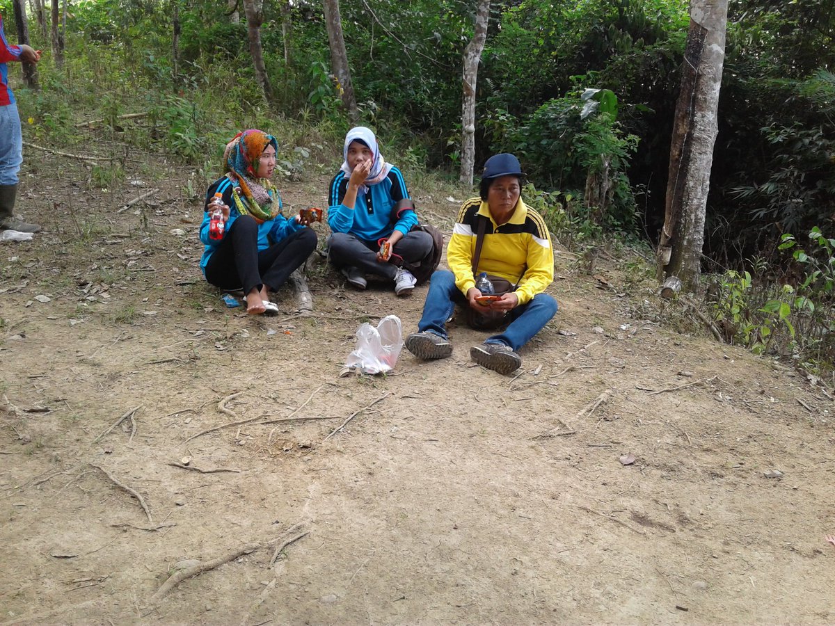 KuOkto's tweet photo. #TerimakasihPLD sbg ujung tombaknya #PendampingDesa mudah2 slalu exist dan maju terus pantang menyerah dlm tugas dn tingkatkan kinerja kita @jokowi
#TPPIKaur
@EkoSandjojo 
@anwsanusi 
@taufikmadjid71 @fachrilabalado 
@panji_pradana99 
@feri_sus77bkl https://t.co/UHWYhOgY7H
