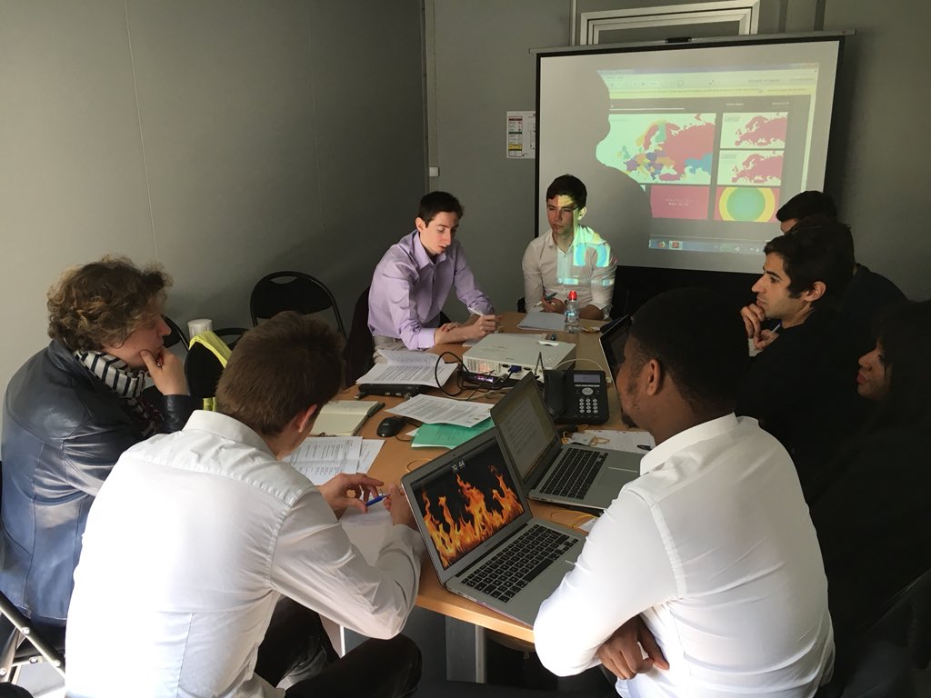 ldrlak's tweet photo. #EHEAPARIS2018 #2e #rencontre avec les #étudiants de @UPECactus #immersion dans le #processus de #Bologne et les #enjeux de l’#espace #européen de l’#enseignement #supérieur @GeraudAlbouy @Theo_Berard27 @ComUp_421 @salle421 @Ollivieryaniv @BFUGsecretariat @sup_recherche https://t.co/5YwGMRIURx