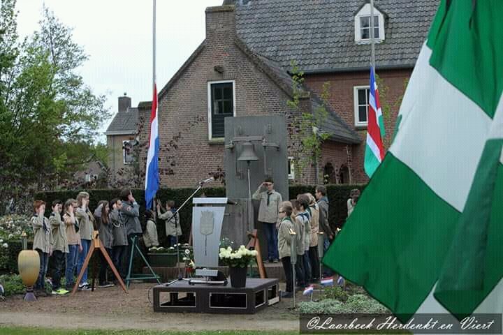 DeBiezen_76's tweet photo. 18:45u #Dodenherdenking Laarbeek muziektuin #BeekEnDonk en net voor 20u #oorlogsmonument langs gemeentehuis |na de herdenking vertrekt Runningteam een naar #Wageningen om het #bevrijdingsvuur te halen 🇳🇱 https://t.co/CjGP7P5A7p