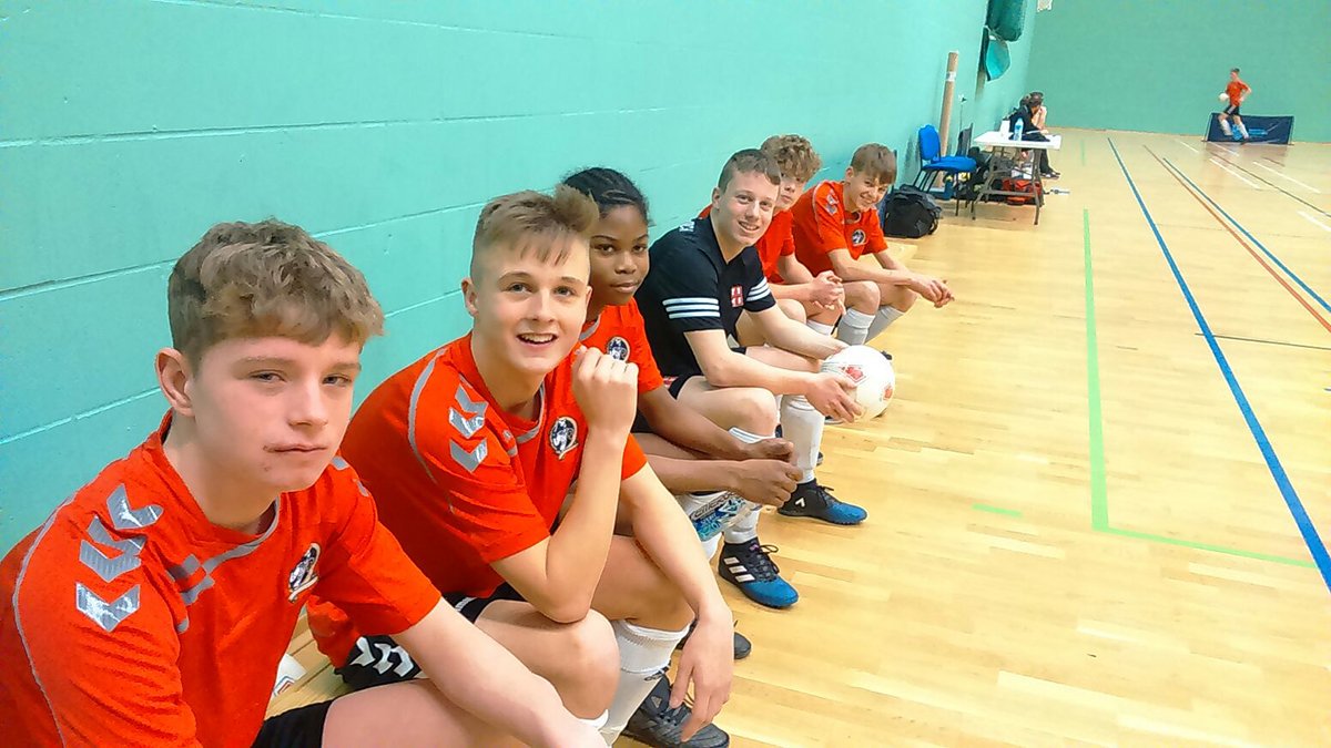 NorthmptonLions's tweet photo. Friday futsal! πͺ
#OlyCats face off against @KetteringFutsal tonight. https://t.co/UOnk0Od30z