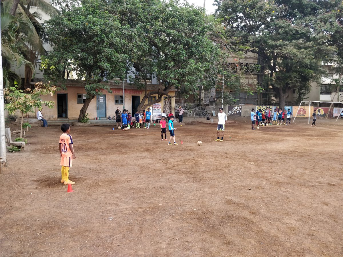CommunityBandra's tweet photo. Great turnout for today's #soccer camp in #Bandra. The camp is for boys and girls so please encourage your children under the age of 14 to attend. #parents #boyssoccer #GirlsSoccer #FootballMatters #footballbandra #FootballNEXT #footballfocus #bandramatters #bandralife #Education https://t.co/476dMMDRuo