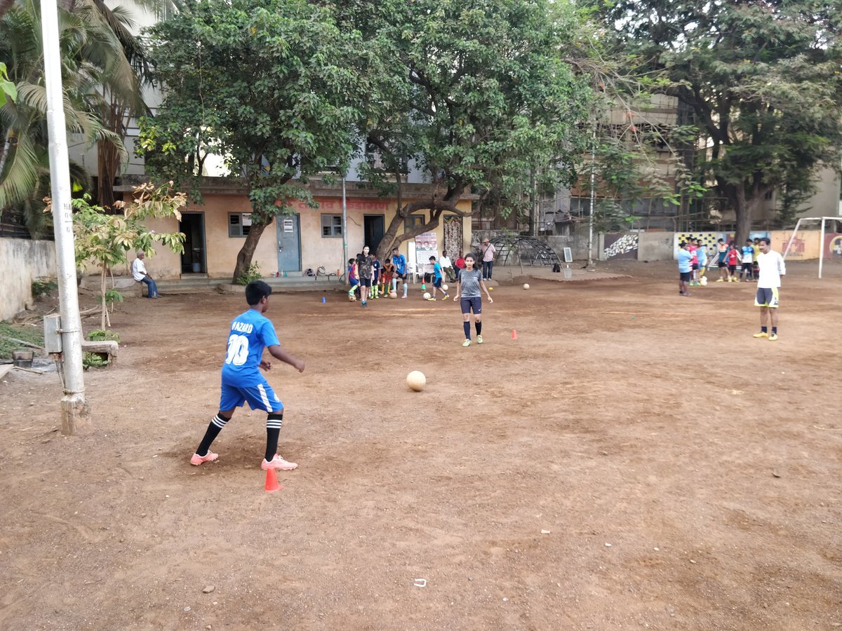 CommunityBandra's tweet photo. Great turnout for today's #soccer camp in #Bandra. The camp is for boys and girls so please encourage your children under the age of 14 to attend. #parents #boyssoccer #GirlsSoccer #FootballMatters #footballbandra #FootballNEXT #footballfocus #bandramatters #bandralife #Education https://t.co/476dMMDRuo