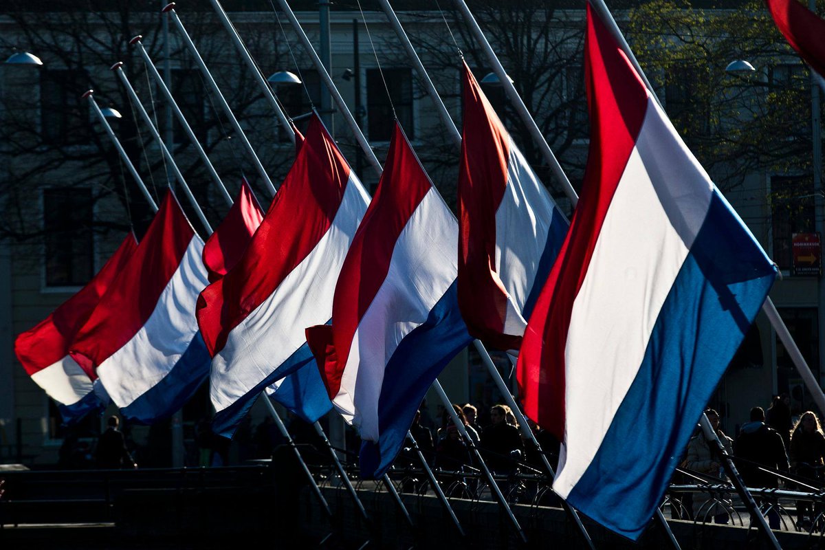 sjhsmits's tweet photo. On 4 May, we remember those who fought for our freedom. The annual National #Remembrance Ceremony (#Dodenherdenking) will take place at the  #Netherlands Field of Honour, Mill Hill Cemetery, London tonight at 7pm. All welcome to remember with us. #geefvrijheiddoor #4mei https://t.co/AjMKApDMgq
