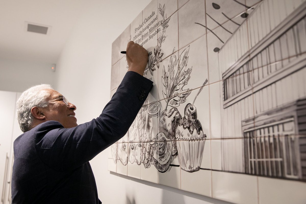 antoniocostapm's tweet photo. Foi com satisfação que em Kingston, no #Canadá, inaugurei a fábrica da Frulact e foi um orgulho poder fazê-lo na presença da nossa Comunidade. A Frulact é um exemplo de empreendedorismo e de como #Portugal se internacionalizou em novos mercados exigentes e competitivos. https://t.co/T4TwdFVmDz